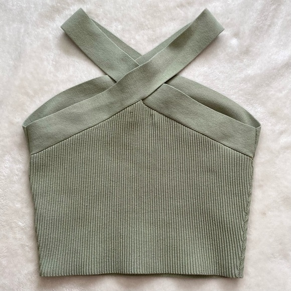 Aritzia Sculpt Knit criss-cross cropped tank top. 💚 - Picture 3 of 5